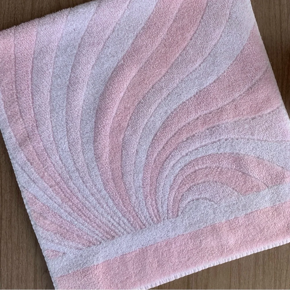 Vintage Pink And White Hand Towels Lot Of 3 For Kitchen Or Bathroom Different Sz
